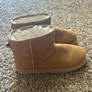 Koolaburra by UGG Tan Suede Boots
